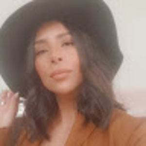 Meet your Posher Lara